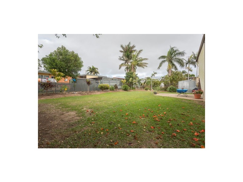 7 Holts Road, Beaconsfield QLD 4740