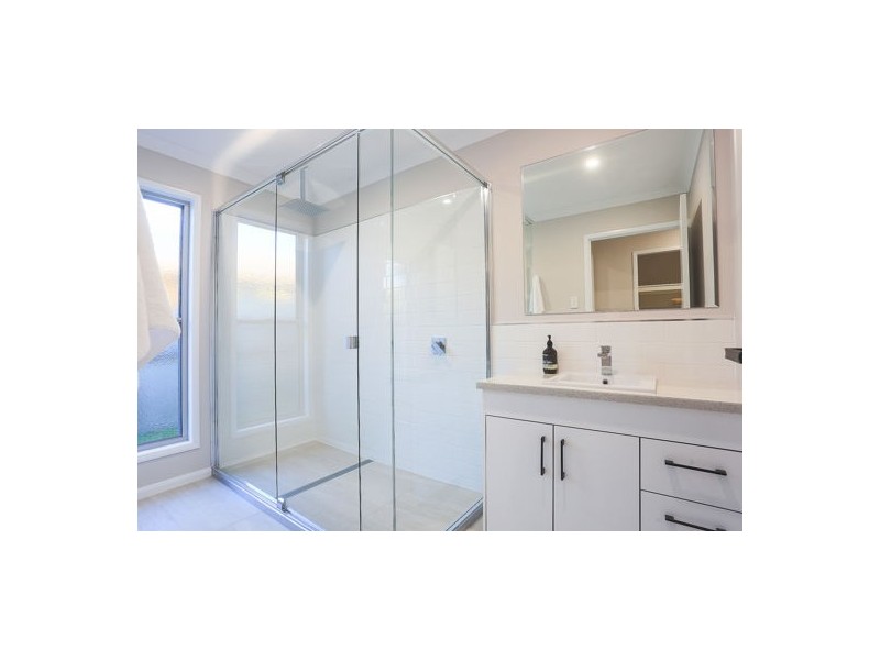 33 Joseph Court, Glenella QLD 4740