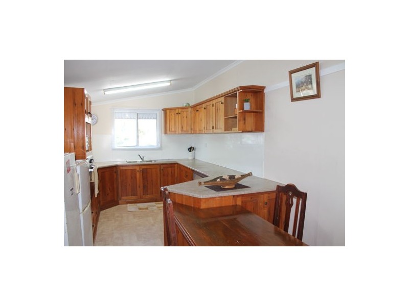 15 Robin Street, Slade Point QLD 4740