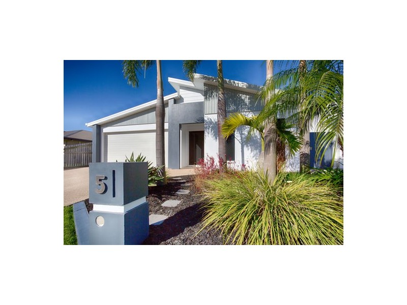5 Salisbury Place, Ooralea QLD 4740