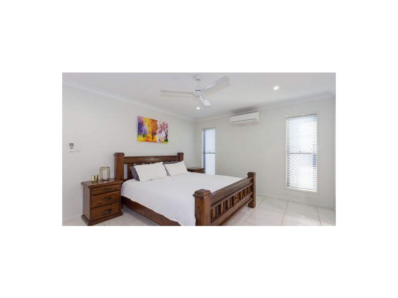 5 Salisbury Place, Ooralea QLD 4740