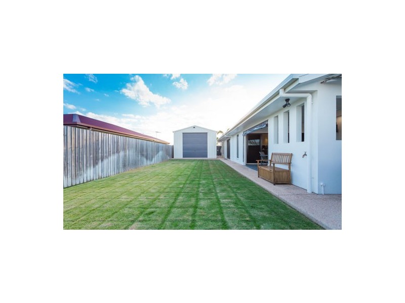 5 Salisbury Place, Ooralea QLD 4740