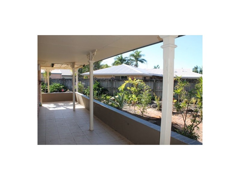 7 Bradman Drive, Glenella QLD 4740
