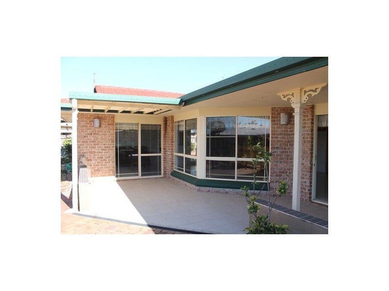 7 Bradman Drive, Glenella QLD 4740