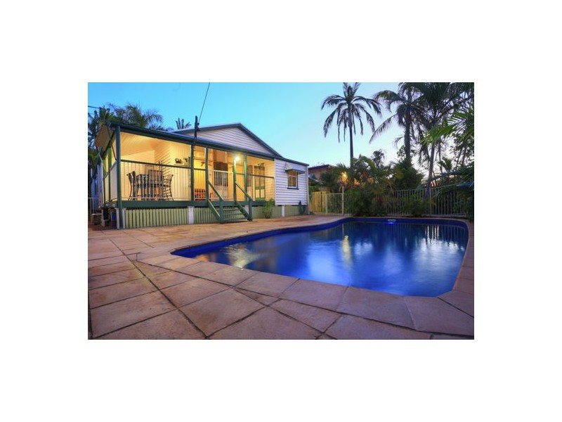 6 Robin Street, Slade Point QLD 4740