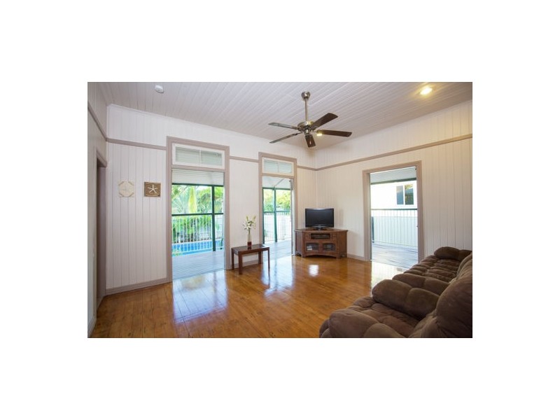 6 Robin Street, Slade Point QLD 4740