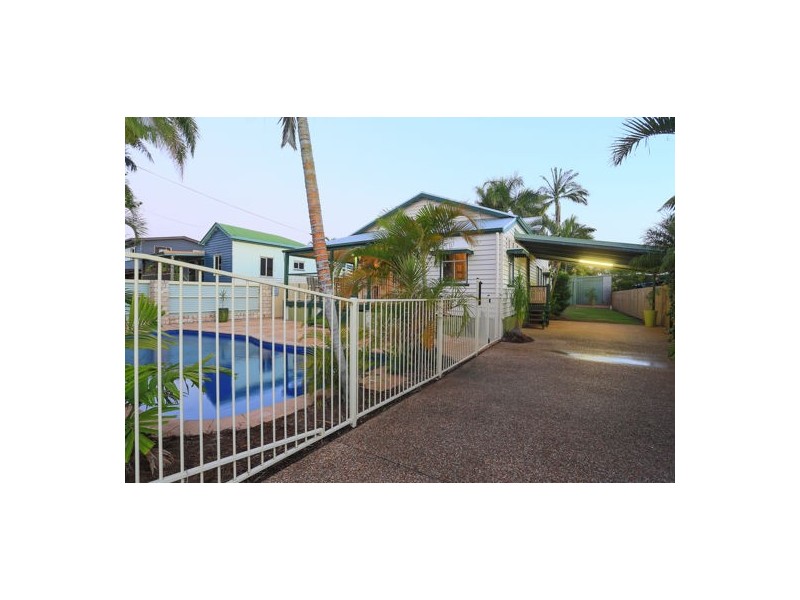 6 Robin Street, Slade Point QLD 4740