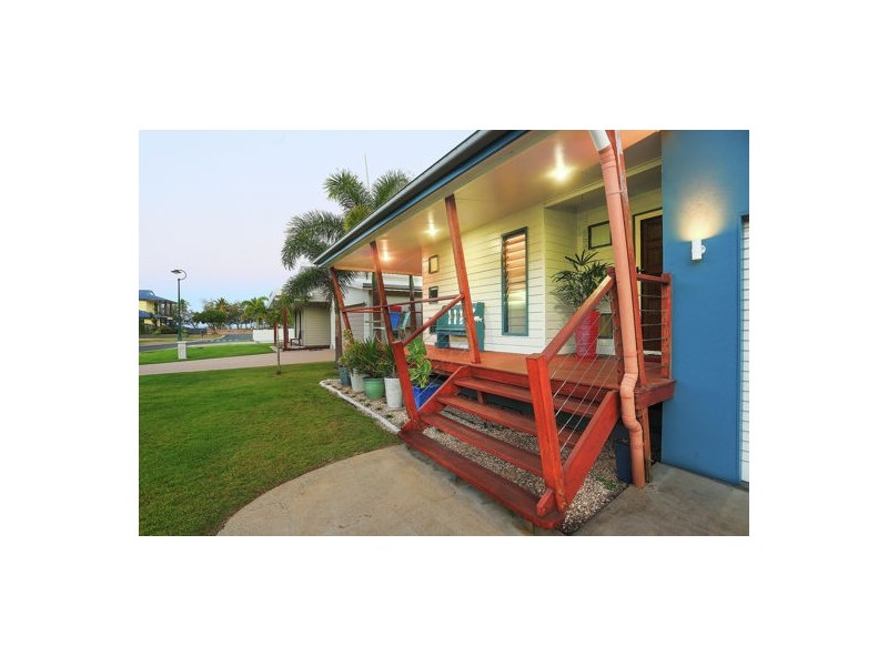 22` Whitesan Blue Terrace, Blacks Beach QLD 4740