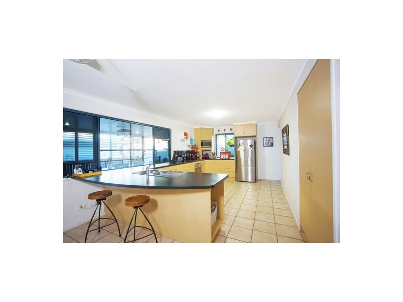 22` Whitesan Blue Terrace, Blacks Beach QLD 4740