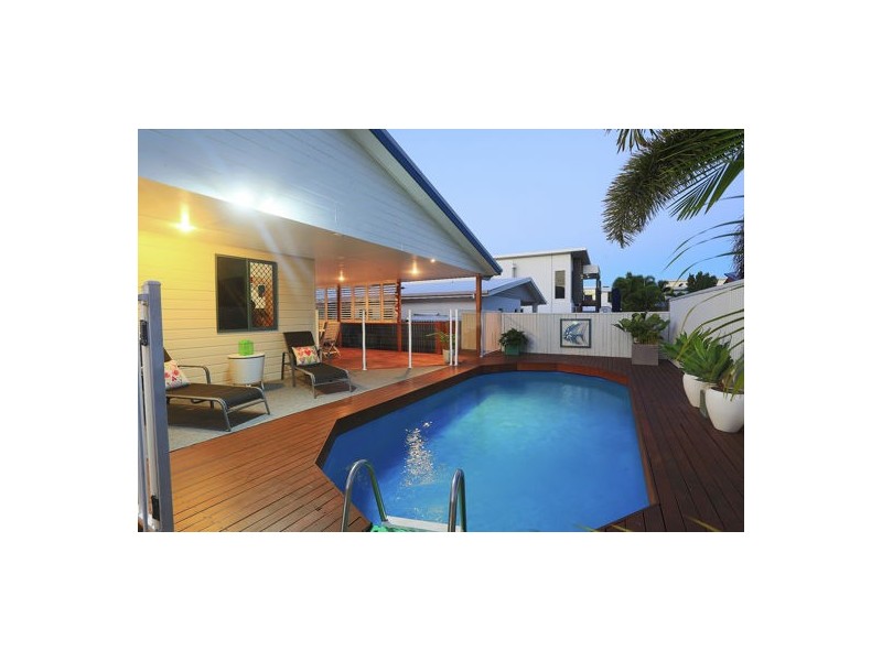 22` Whitesan Blue Terrace, Blacks Beach QLD 4740