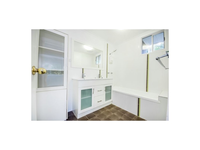 2A Edmonds Street, Bucasia QLD 4750