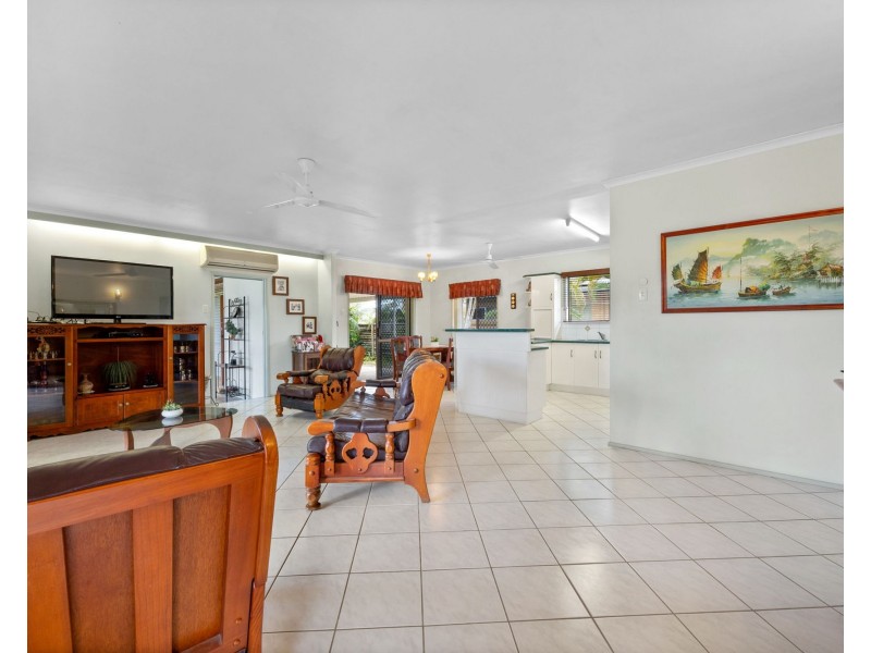 2 Dickens Avenue, Ooralea QLD 4740