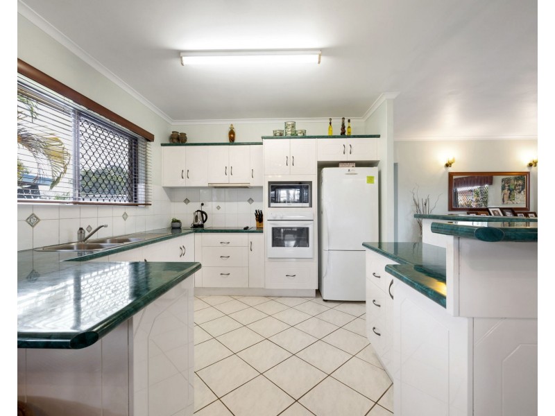 2 Dickens Avenue, Ooralea QLD 4740