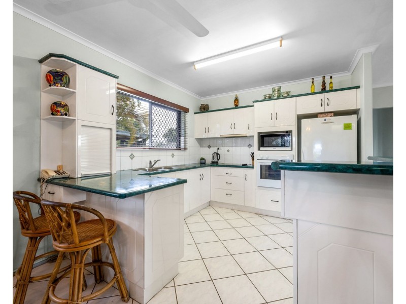 2 Dickens Avenue, Ooralea QLD 4740