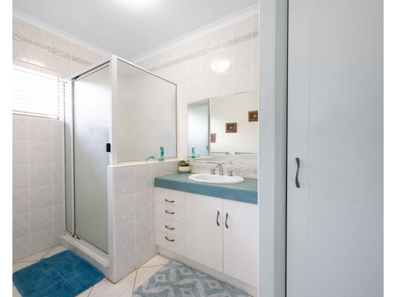 2 Dickens Avenue, Ooralea QLD 4740