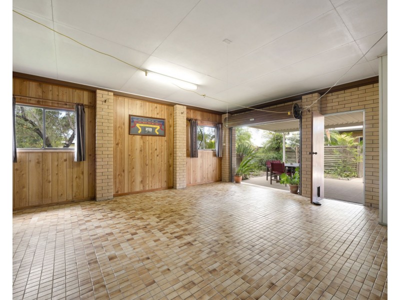 2 Dickens Avenue, Ooralea QLD 4740