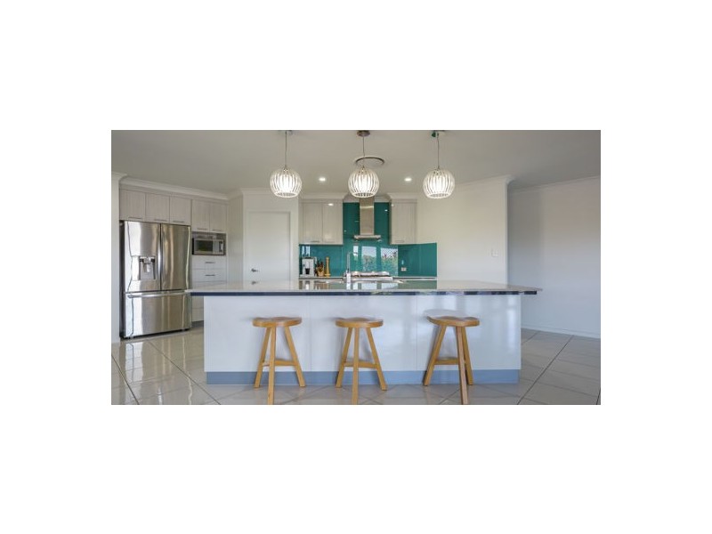 16 Kerrisdale Crescent, Beaconsfield QLD 4740