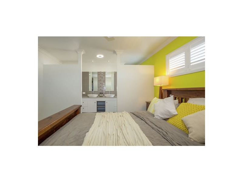 16 Kerrisdale Crescent, Beaconsfield QLD 4740
