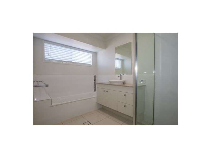 16 Kerrisdale Crescent, Beaconsfield QLD 4740