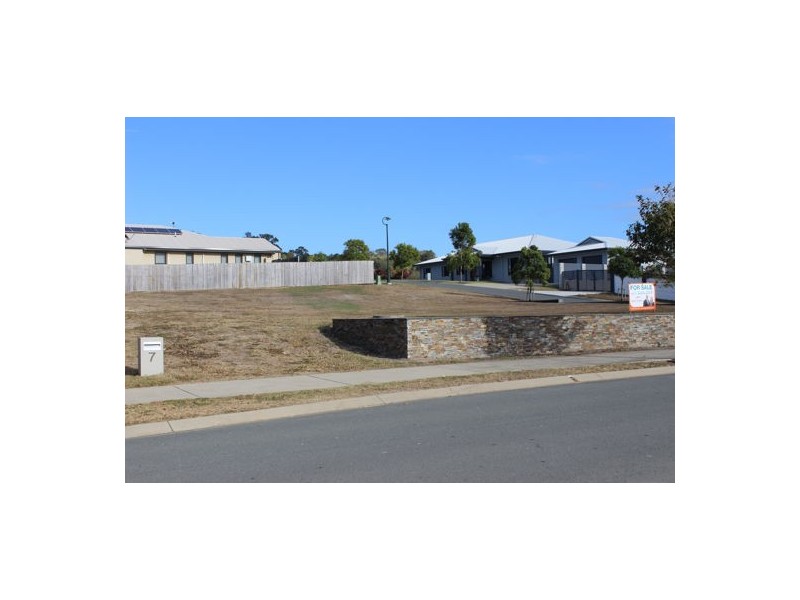 9 Regent Avenue, Richmond QLD 4740