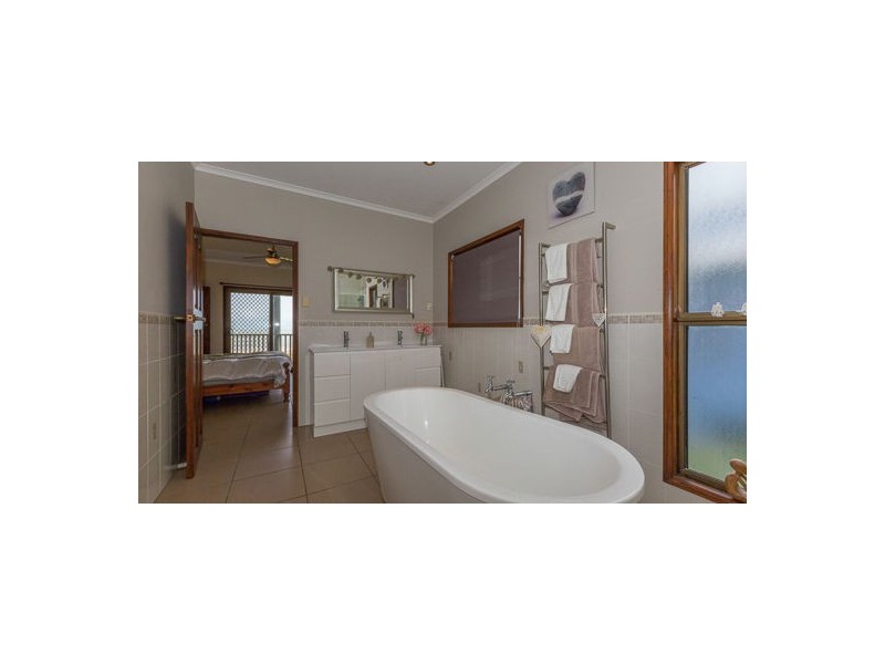 42 Pacific Esplanade, Slade Point QLD 4740