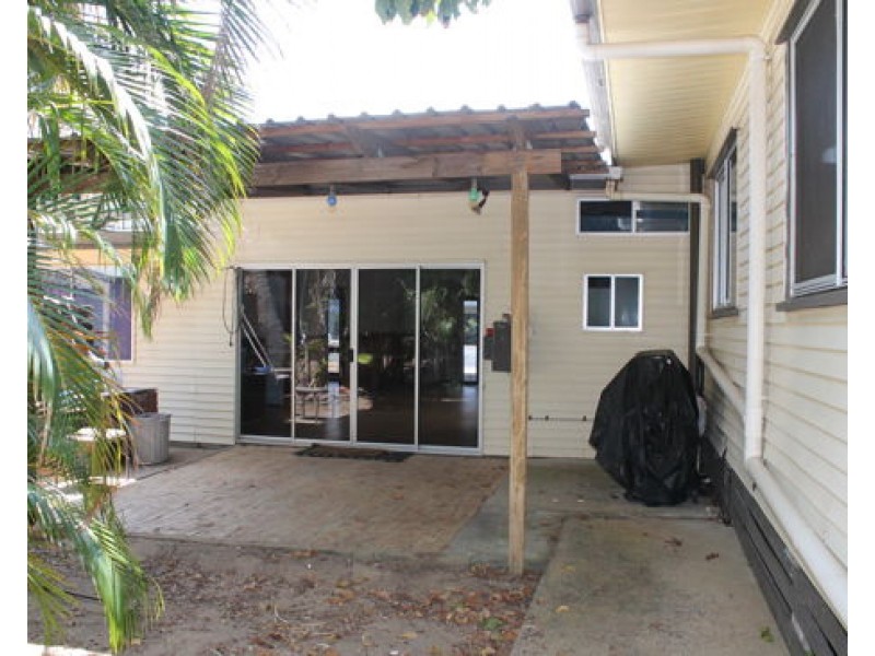 2 Binnington Esplanade, East Mackay QLD 4740