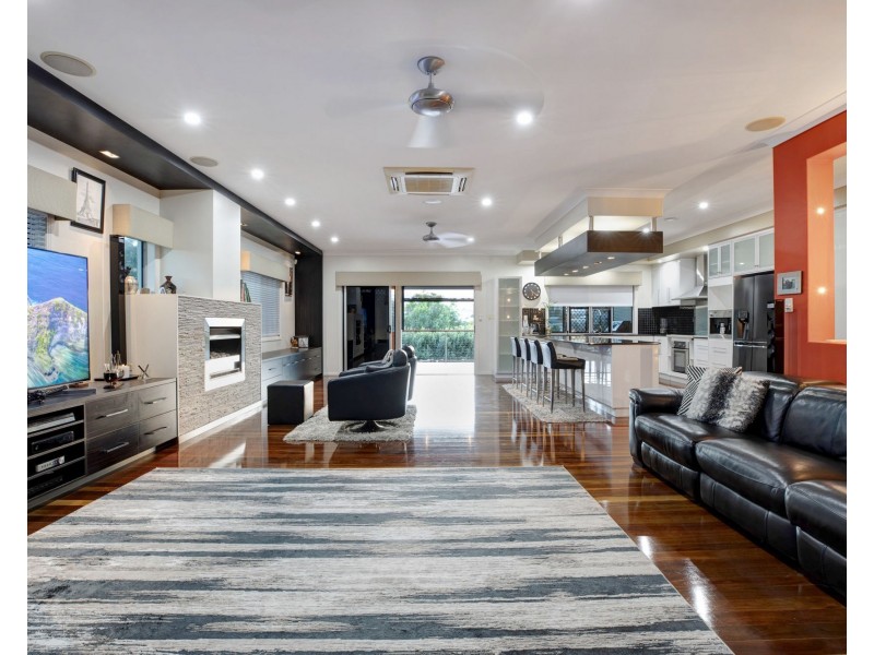 10 Gillies Court, Rural View QLD 4740