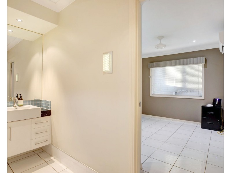 10 Gillies Court, Rural View QLD 4740