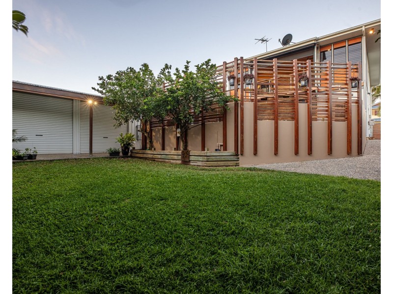 10 Gillies Court, Rural View QLD 4740