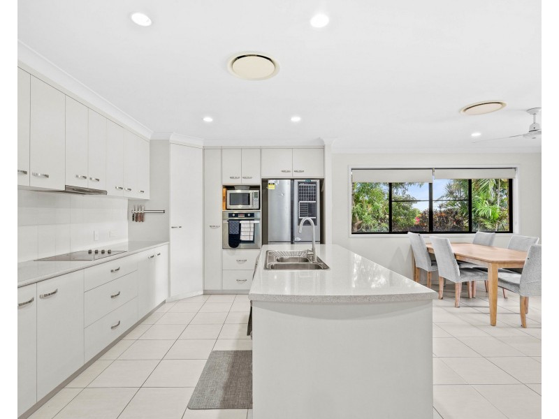 8 Herbert Way, Rural View QLD 4740