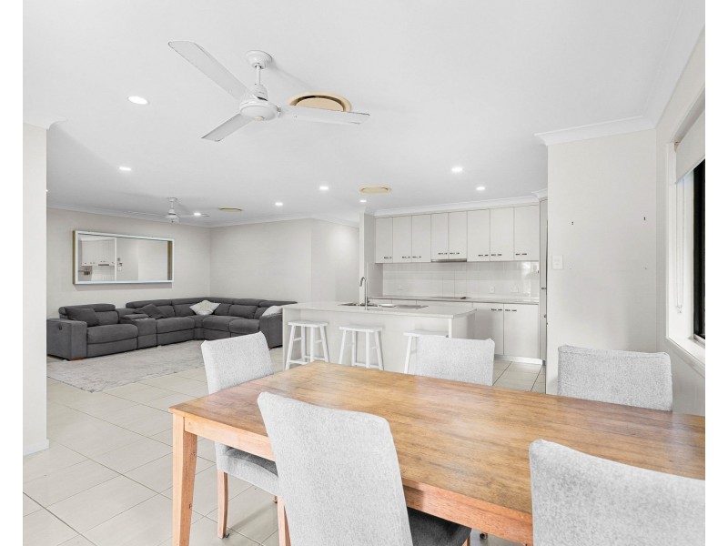 8 Herbert Way, Rural View QLD 4740