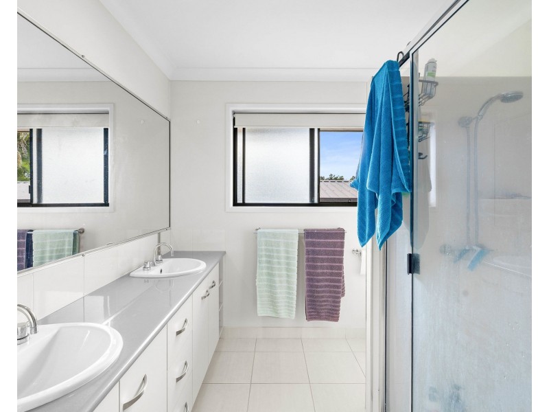 8 Herbert Way, Rural View QLD 4740