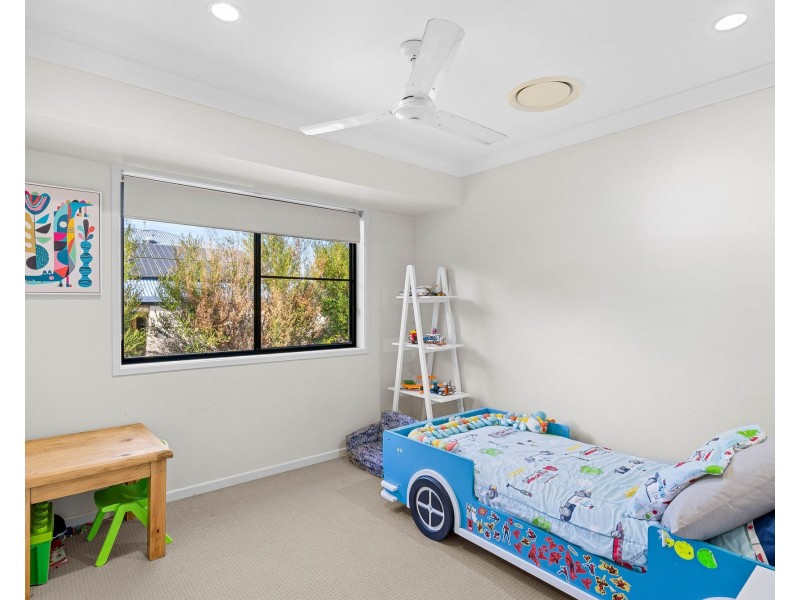 8 Herbert Way, Rural View QLD 4740