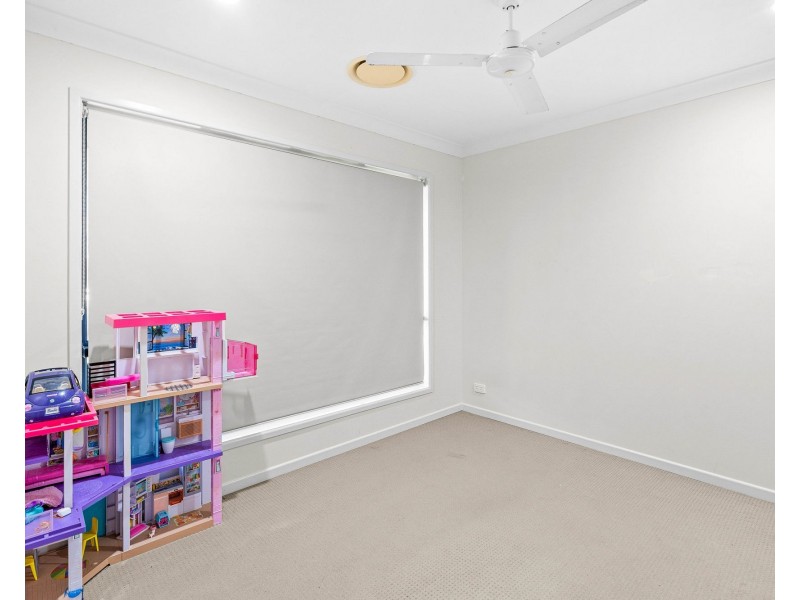 8 Herbert Way, Rural View QLD 4740