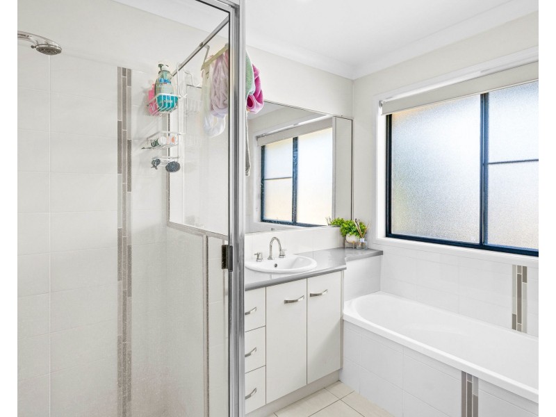 8 Herbert Way, Rural View QLD 4740