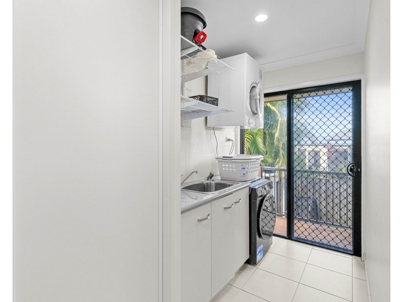 8 Herbert Way, Rural View QLD 4740