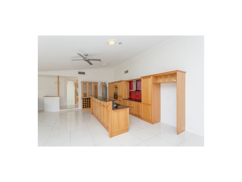 7 Bradman Drive, Glenella QLD 4740