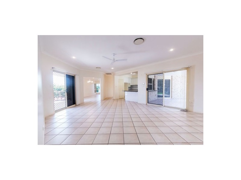 8 Roy Court, Glenella QLD 4740
