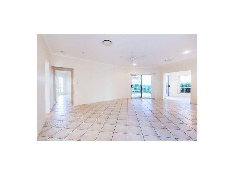 8 Roy Court, Glenella QLD 4740