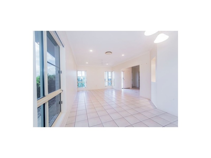 8 Roy Court, Glenella QLD 4740