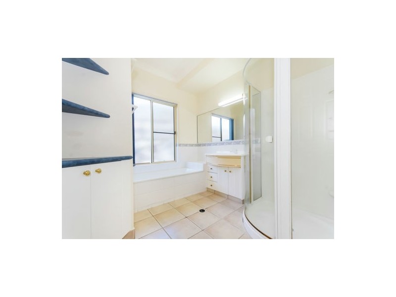 8 Roy Court, Glenella QLD 4740