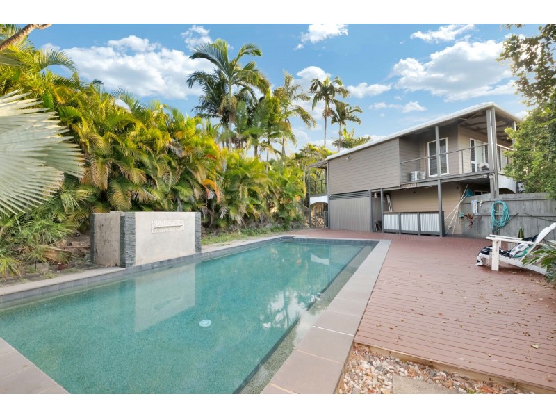 15 Woodlands Drive, Eimeo QLD 4740