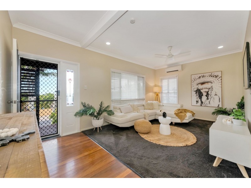 15 Woodlands Drive, Eimeo QLD 4740