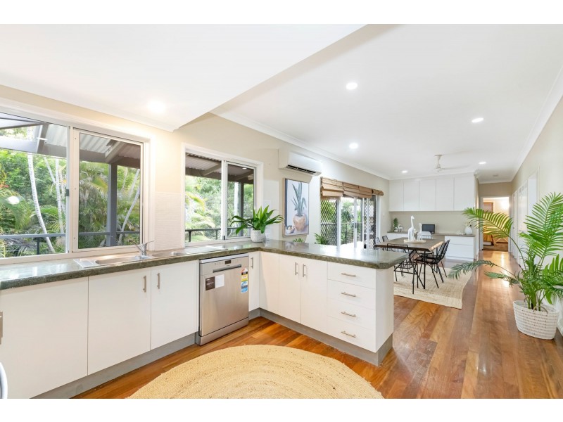 15 Woodlands Drive, Eimeo QLD 4740