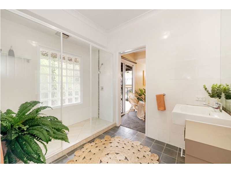 15 Woodlands Drive, Eimeo QLD 4740