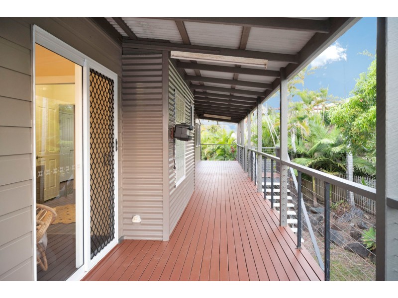 15 Woodlands Drive, Eimeo QLD 4740