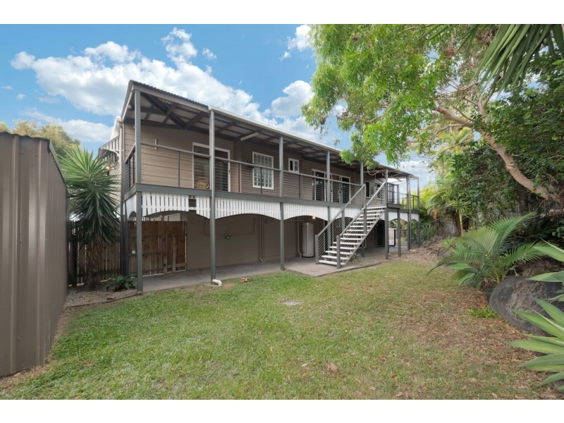 15 Woodlands Drive, Eimeo QLD 4740