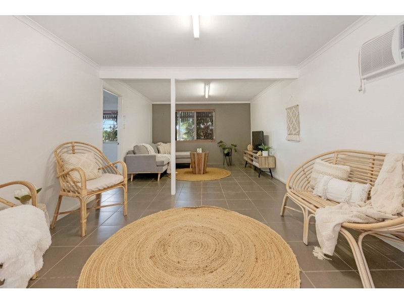 15 Woodlands Drive, Eimeo QLD 4740