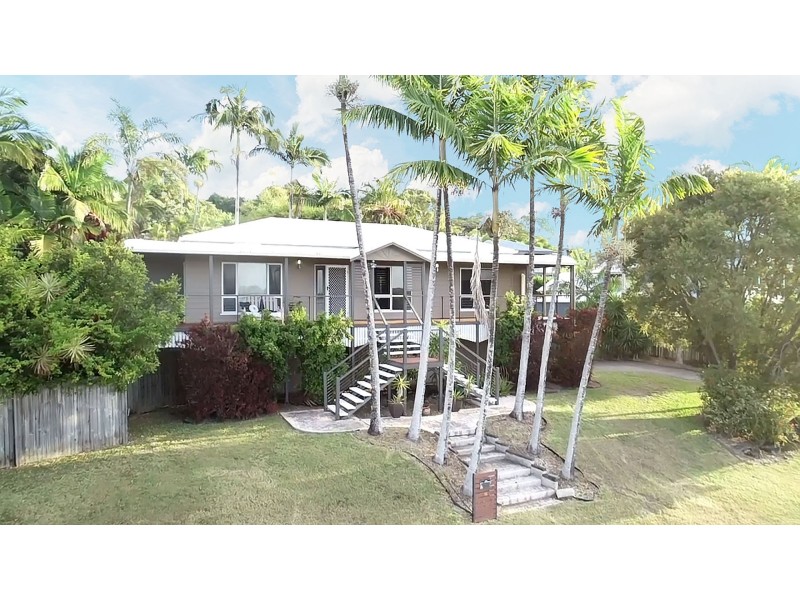 15 Woodlands Drive, Eimeo QLD 4740