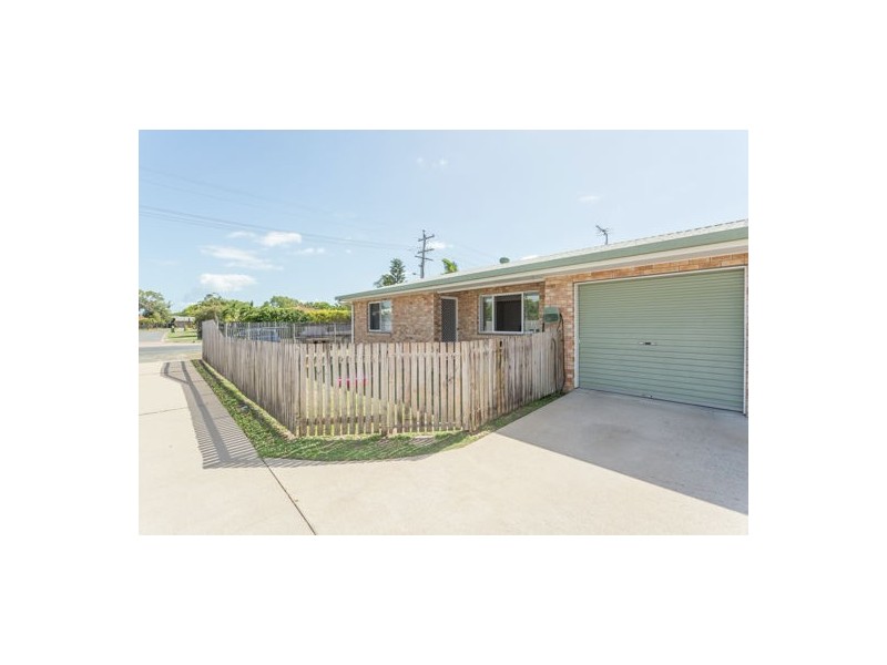 1 & 2/11 Finch Street, Slade Point QLD 4740